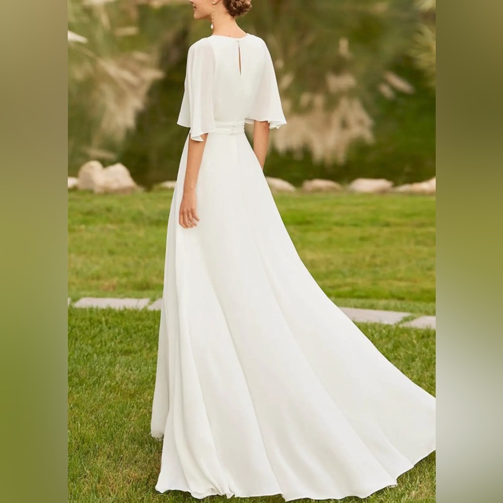 Chic White V-Neck Jumpsuit - Picture 2 of 3